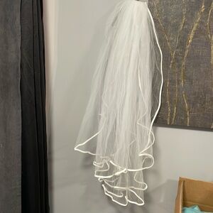 Brand new, never worn, two tier wedding veil